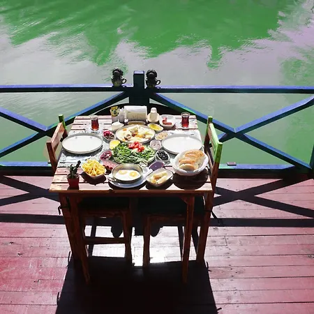 Karamazov Antik Hotell *