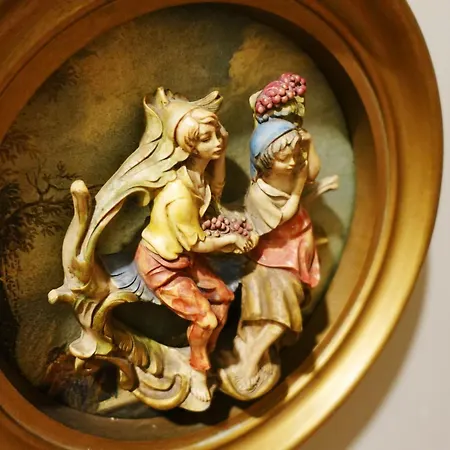 Karamazov Antik Hotell