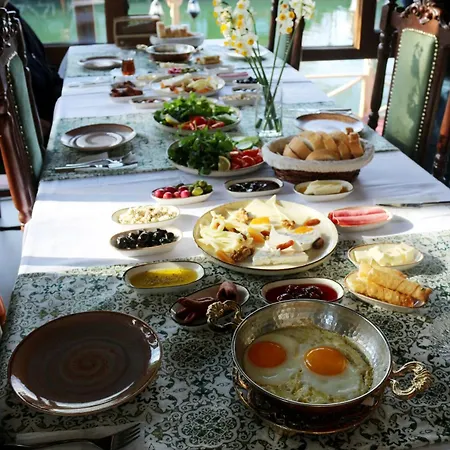 Karamazov Antik Hotell *