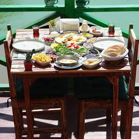 Hotel Karamazov Antik *