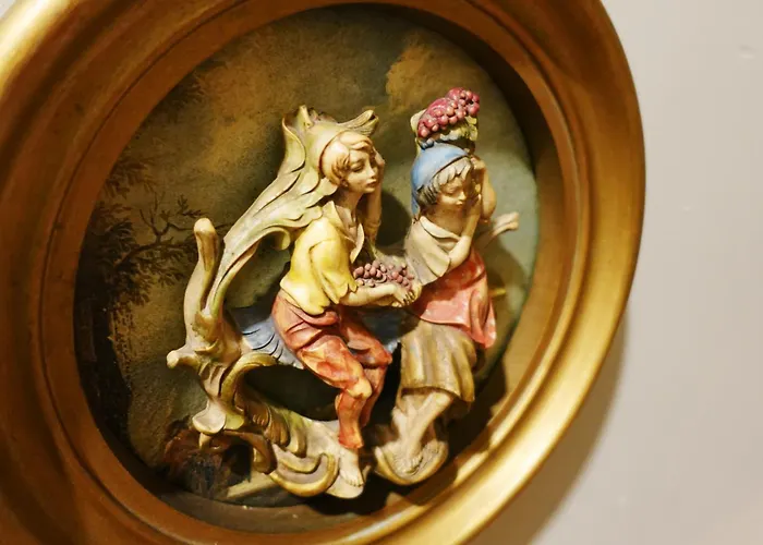 Karamazov Antik מלון