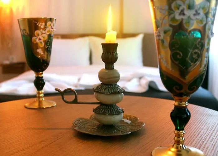 מלון Karamazov Antik *