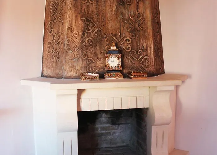 Karamazov Antik מלון *